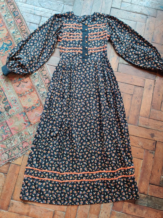 Vintage 1970s Floral Folk Maxi Dress